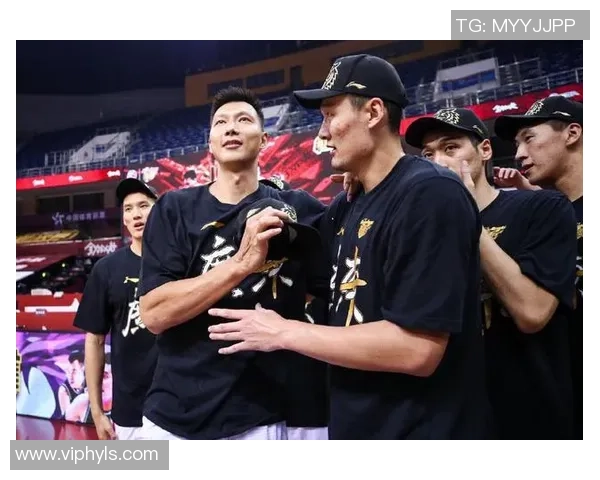 深圳篮球队的阵地战解析：战术布局与球员协作的深度剖析