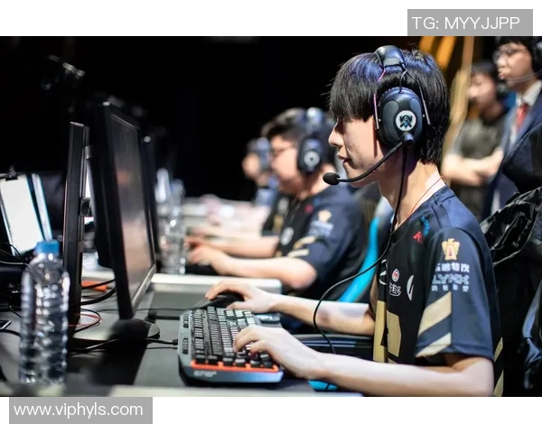 英雄联盟巨献：探秘RNG的团队协作